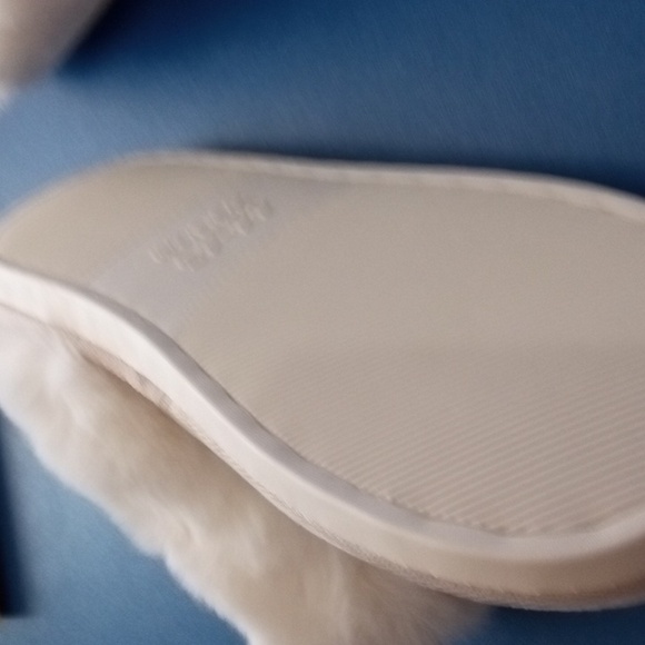 Luxuriously Soft Furry Ivory Slippers Size XL - Picture 4 of 5